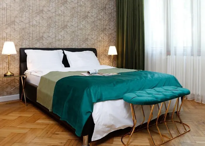 Grand Phillip Cismigiu Park Downtown Bucarest